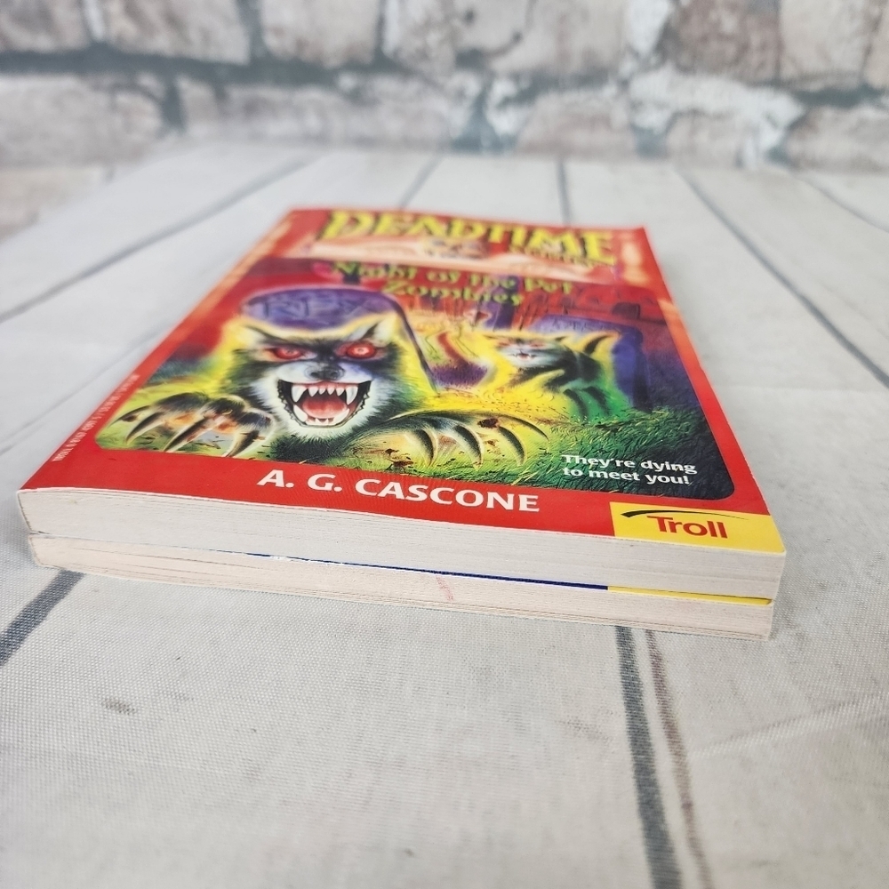 Vintage 90s Deadtime Stories Teen Horror Paperback Novels Set of 2 - Picture 3 of 9